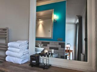 Hotel Le Robinet D'or Canal Saint Martin Parigi